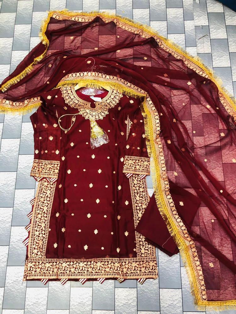 3Pcs Women's Stitched Crinkle Chiffon Embroidered Suit